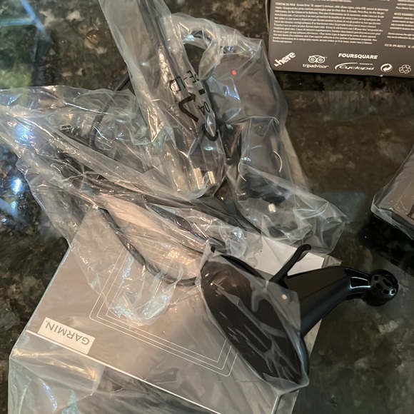 Garmin Drive 61 USA+CAN LM GPS Navigator System with Lifetime Maps, Spoken Turn - Picture 4 of 6